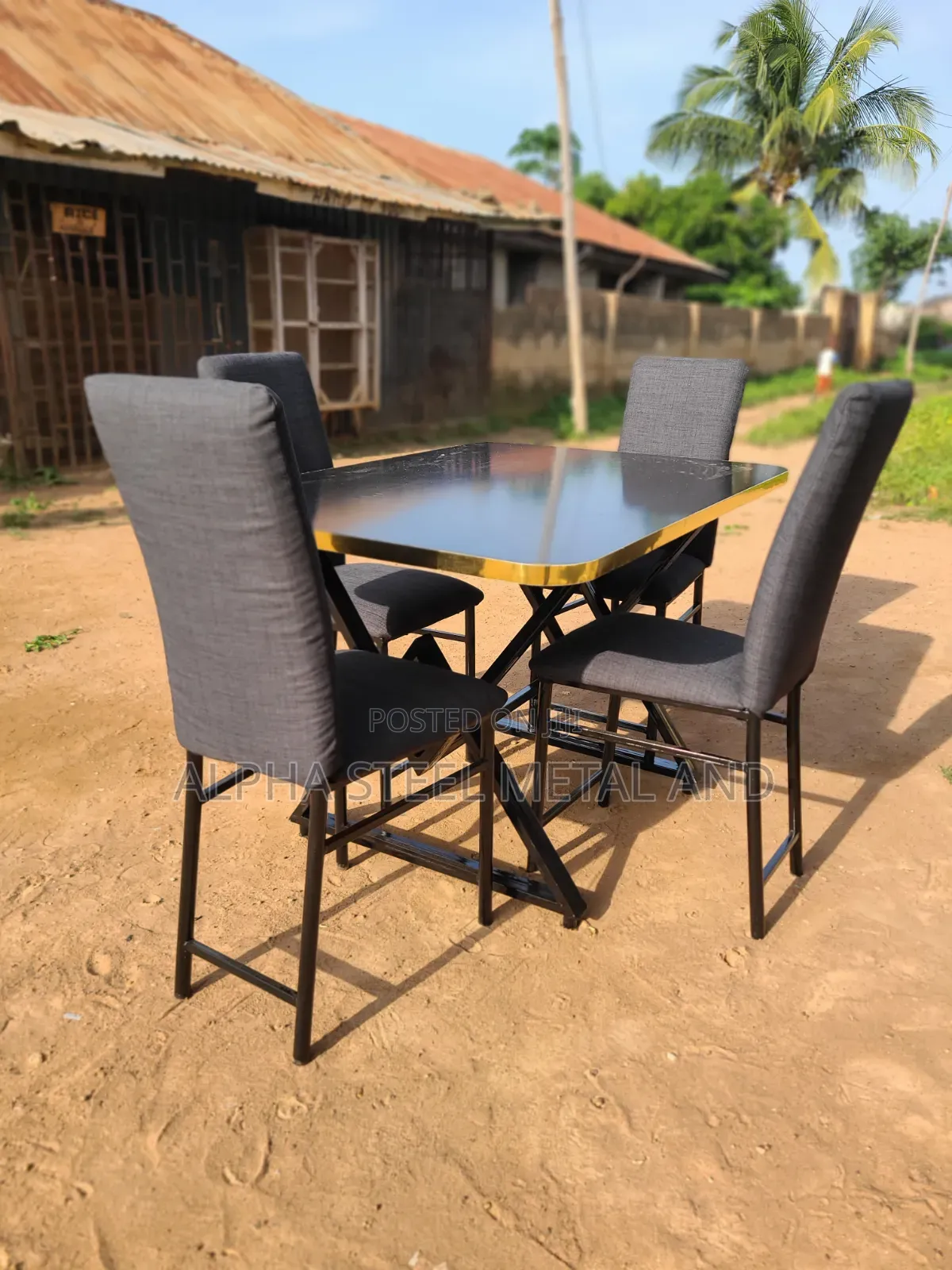 Dinning Table With 4 Chairs