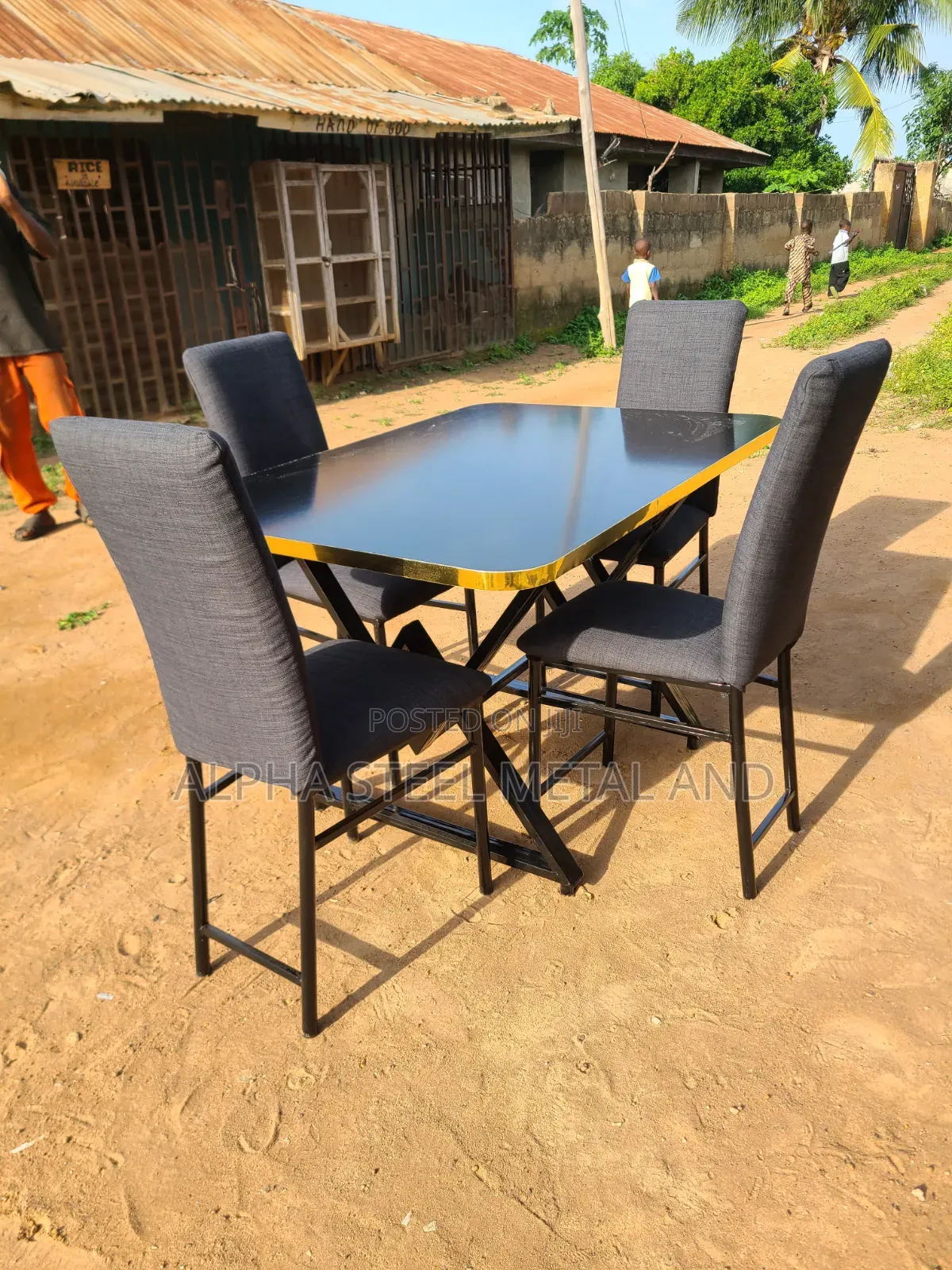 Dinning Table With 4 Chairs