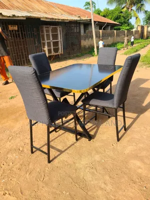 Dinning Table With 4 Chairs