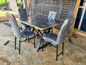 Dinning Table With 4 Chairs