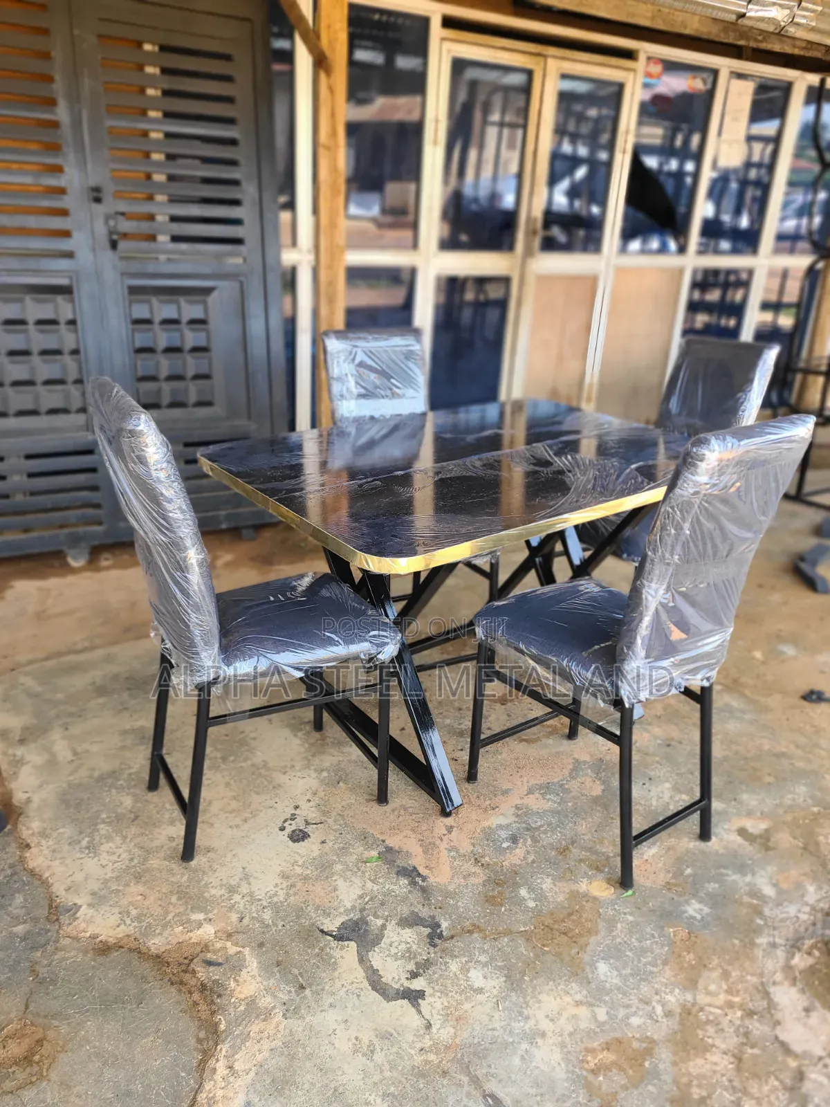 Dinning Table With 4 Chairs
