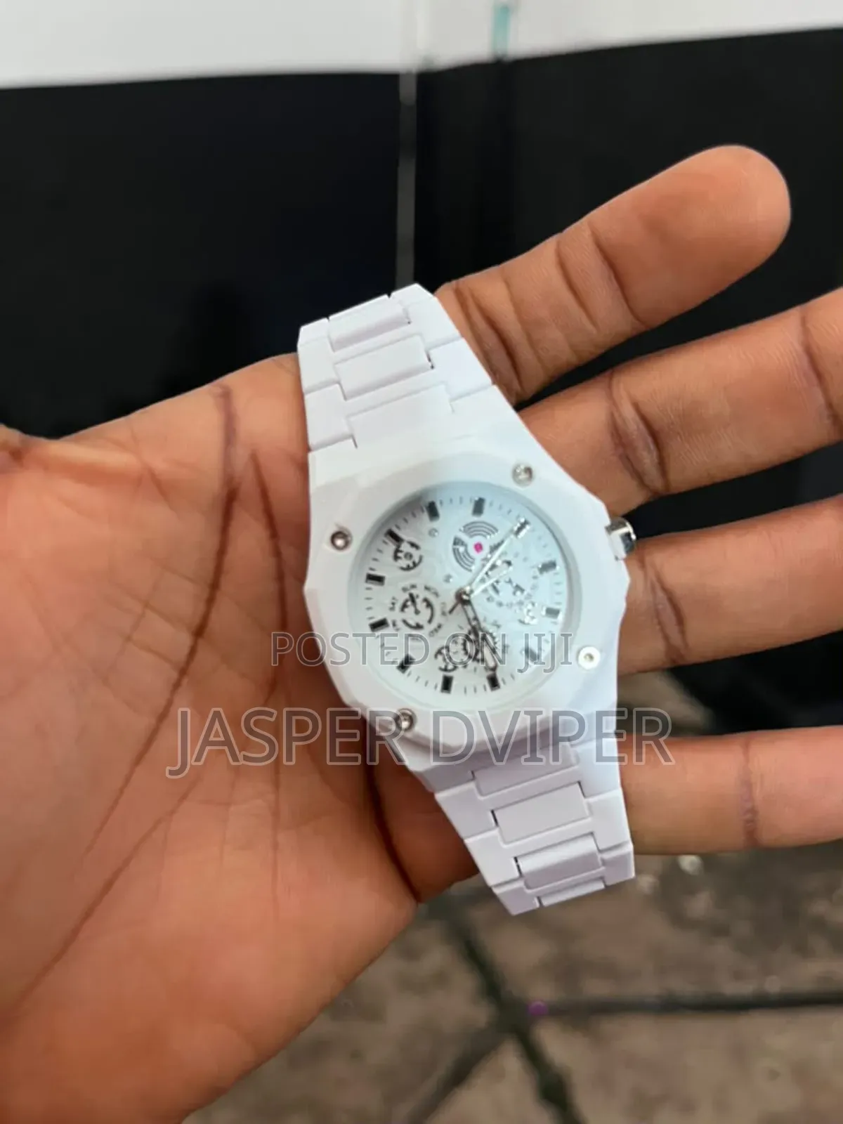 Aura Quartz Watch