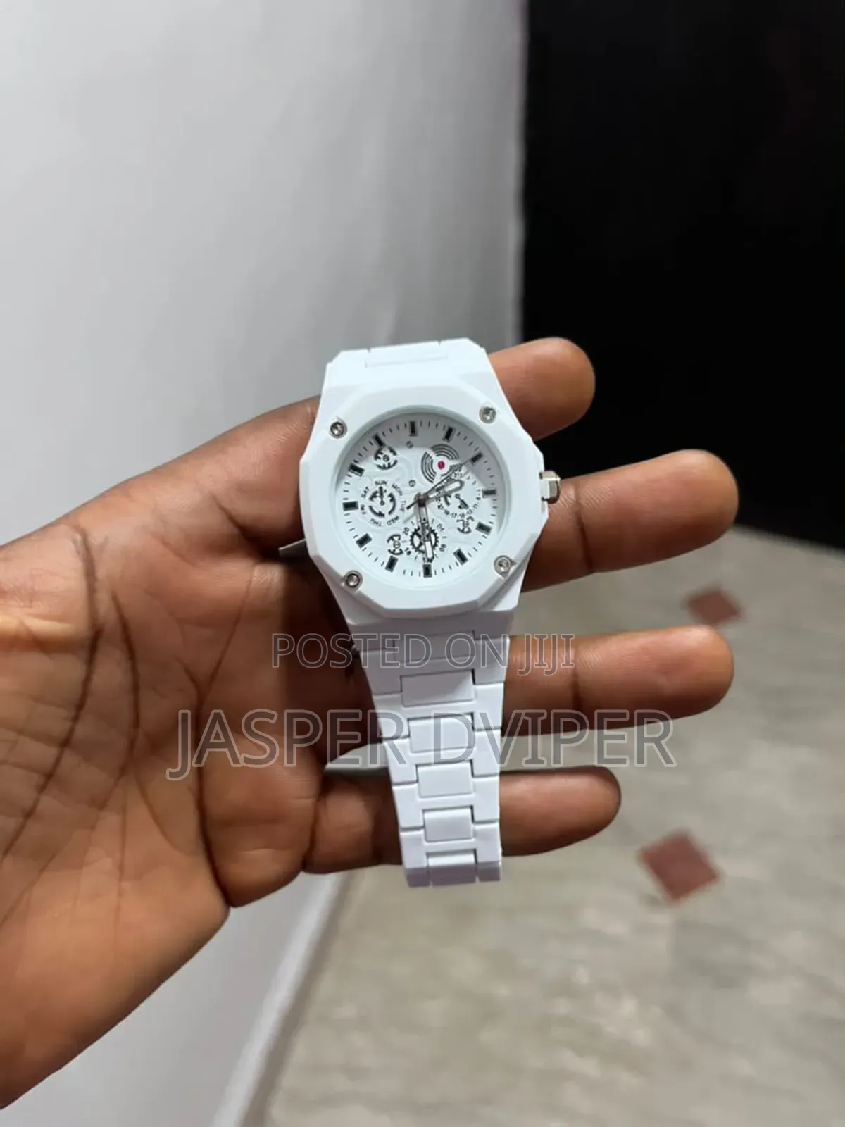 Aura Quartz Watch