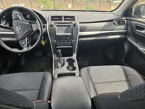 Toyota Camry 2018 Silver
