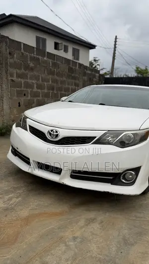 Toyota Camry SE 4dr Sedan (2.5L 4cyl 6A) 2012 White