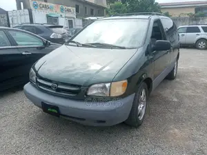 Toyota Sienna 2000 Green
