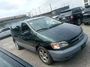 Toyota Sienna 2000 Green