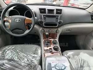 Toyota Highlander 3.5L 4WD 2013 Matt Black