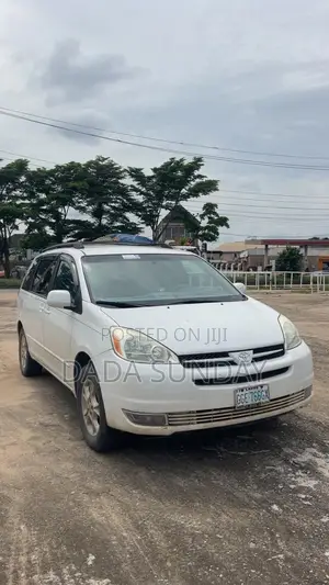 Toyota Sienna 2005 White