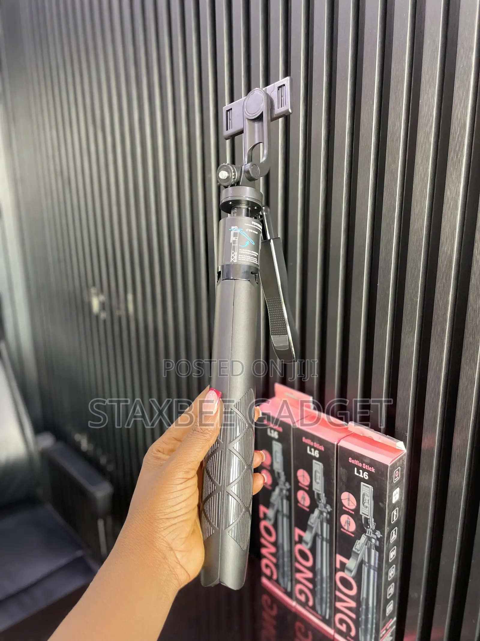 L16 Tripod Stand