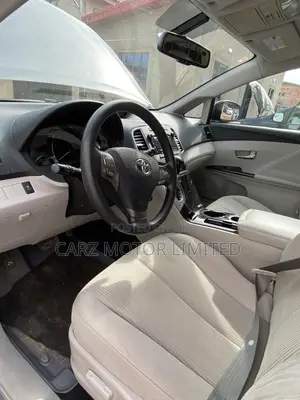 Toyota Venza AWD 2011 Gray