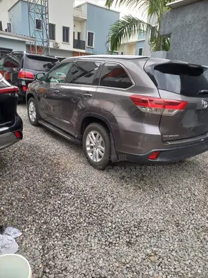 Toyota Highlander XLE V6 4x4 (3.5L 6cyl 6A) 2016 Gray
