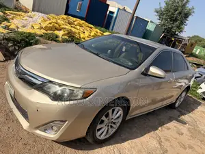 Toyota Camry LE 4dr Sedan (2.5L 4cyl 6A) 2013 Gold