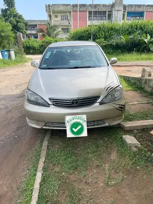 Toyota Camry LE 4dr Sedan (2.4L 4cyl 5A) 2005 Gold