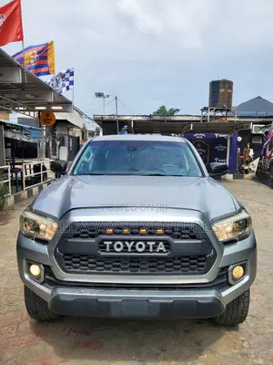 Toyota Tacoma 2018 Silver