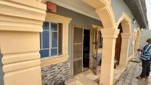 3bdrm Block of Flats in Tipper, Ibadan for sale