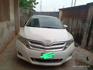 Toyota Venza V6 AWD 2010 White