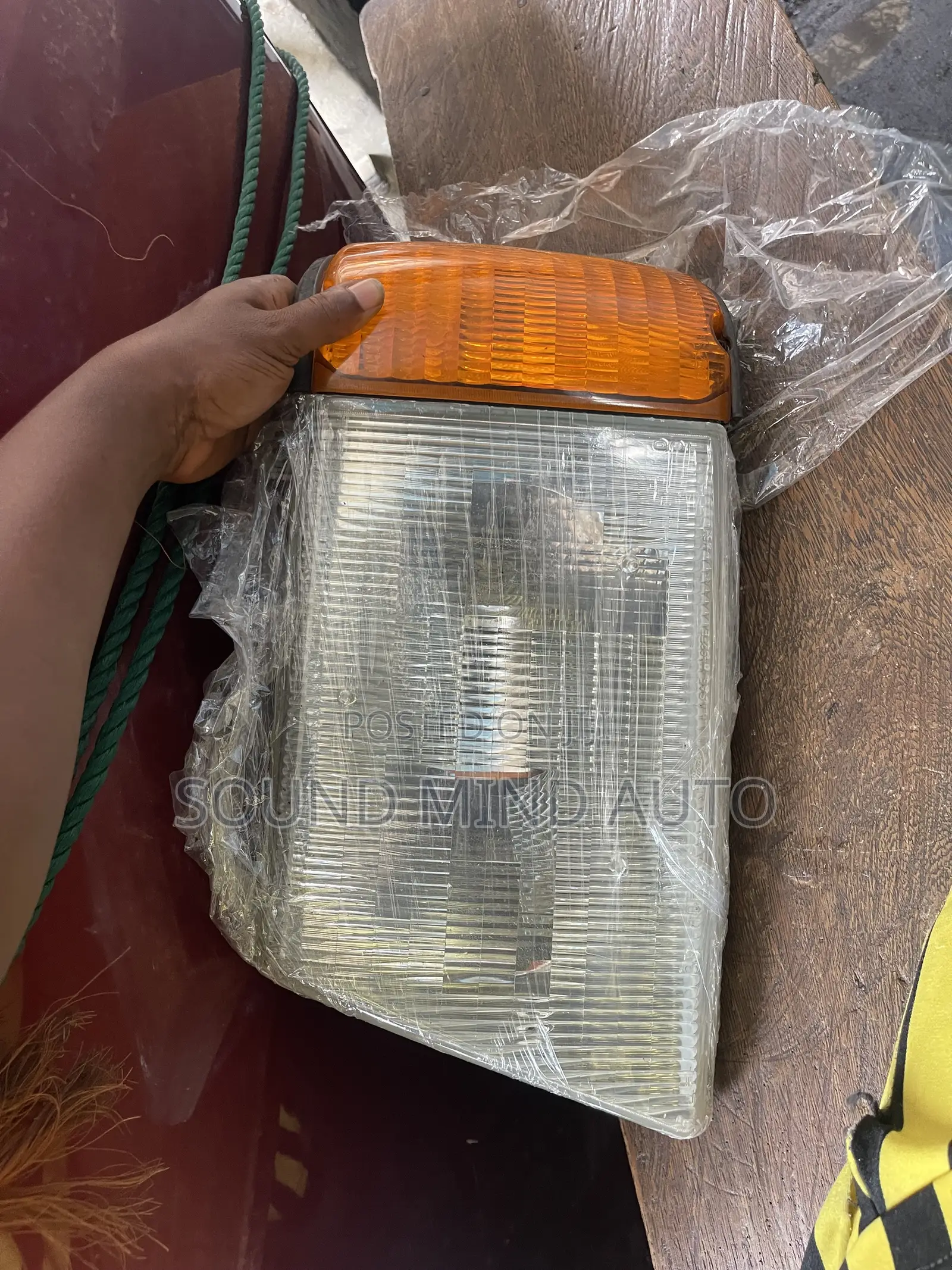 Ford Econline 2003 Model Light and Pointer