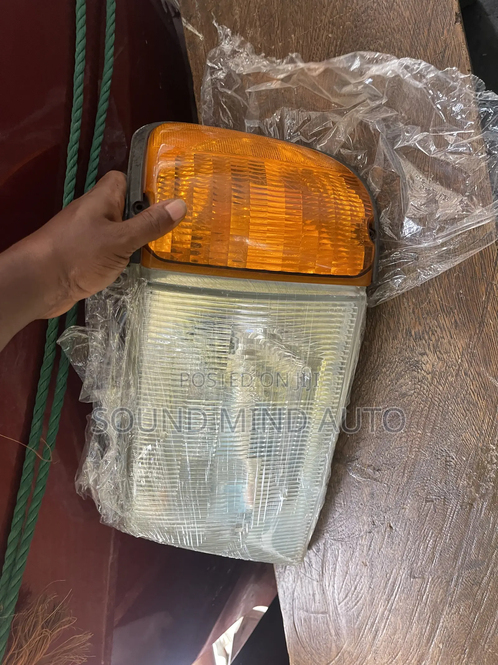 Ford Econline 2003 Model Light and Pointer