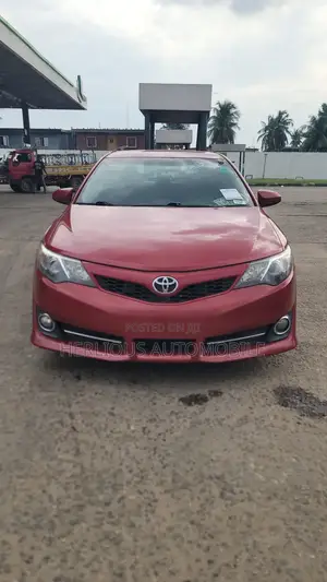 Toyota Camry SE 4dr Sedan (2.5L 4cyl 6A) 2013 Red