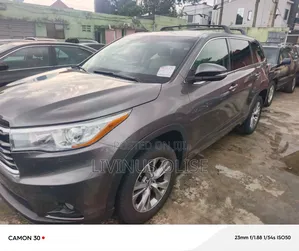 Toyota Highlander LE Plus V6 4x2 (3.5L 6cyl 6A) 2016 Gray