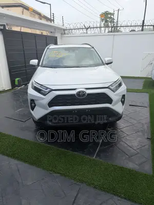 Toyota RAV4 XLE 2025 White