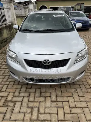 Toyota Corolla LE 4dr Sedan (1.8L 4cyl 4A) 2010 Silver