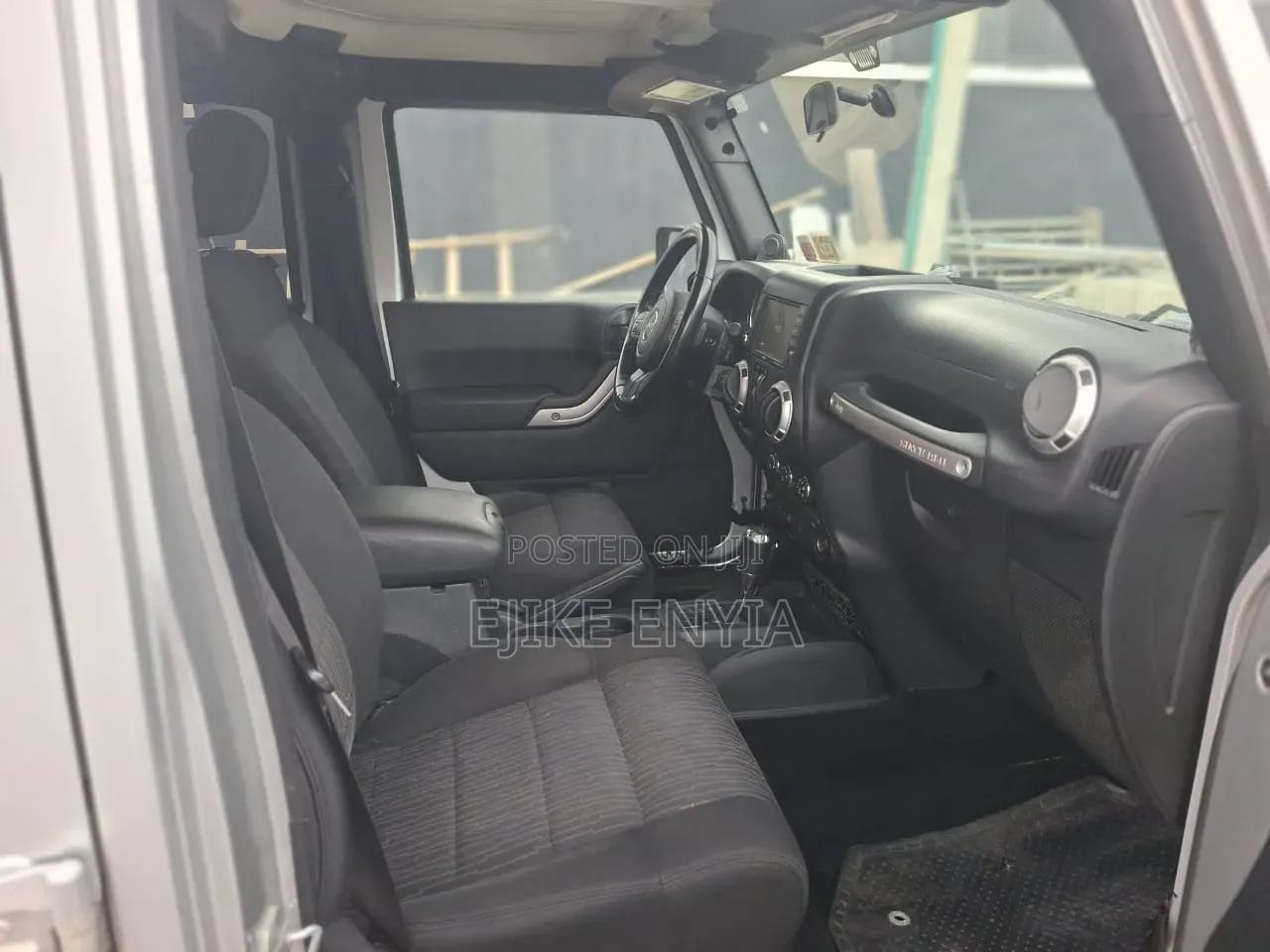 Jeep Wrangler Unlimited Sahara 2011 Silver
