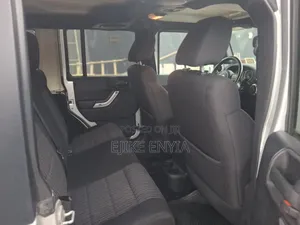 Jeep Wrangler Unlimited Sahara 2011 Silver