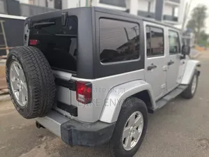Jeep Wrangler Unlimited Sahara 2011 Silver