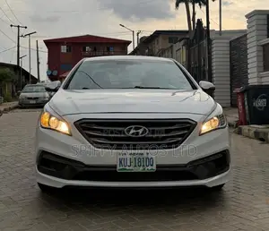 Hyundai Elantra SE 4dr Sedan (1.8L 4cyl 6A) 2015 White