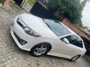 Toyota Camry SE 4dr Sedan (2.5L 4cyl 6A) 2013 White