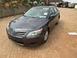 Toyota Camry LE 4dr Sedan (2.5L 4cyl 6A) 2011 Gray