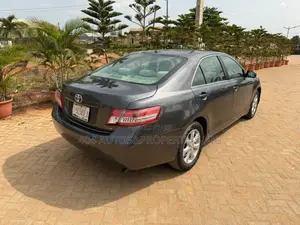 Toyota Camry LE 4dr Sedan (2.5L 4cyl 6A) 2011 Gray