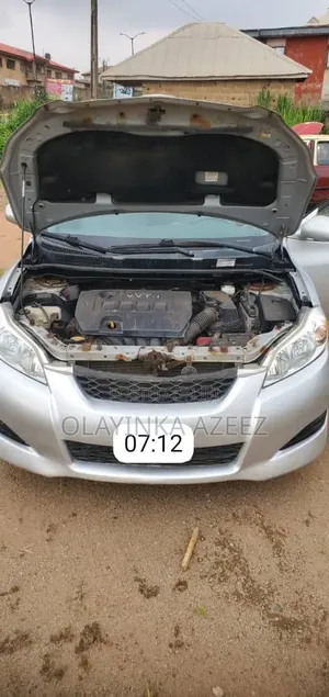 Toyota Matrix XRS Hatchback FWD (2.4L 4cyl 5A) 2009 Silver