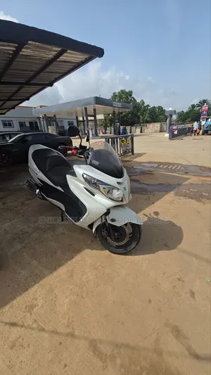 Suzuki 2012 White
