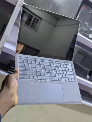 New Laptop Microsoft Surface 16GB Intel Core i7 SSD 256GB