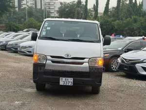 Toyota HiAce 2017 White