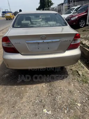 Toyota Camry 2004 Gold