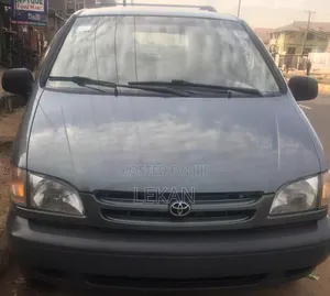 Toyota Sienna 2000 Gray
