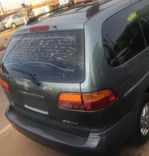 Toyota Sienna 2000 Gray