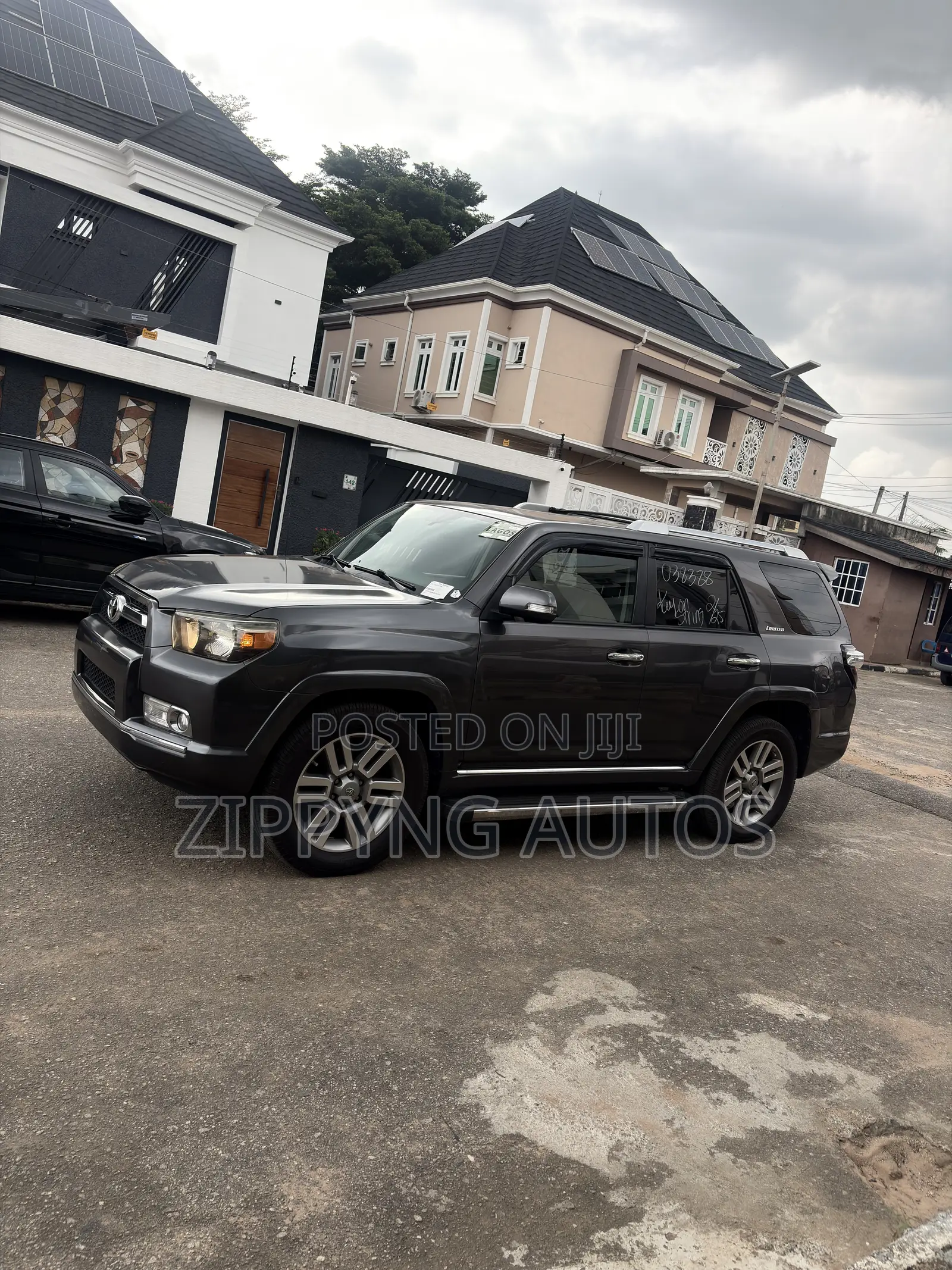 Toyota 4-Runner Limited 4WD 2011 Gray
