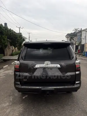 Toyota 4-Runner Limited 4WD 2011 Gray