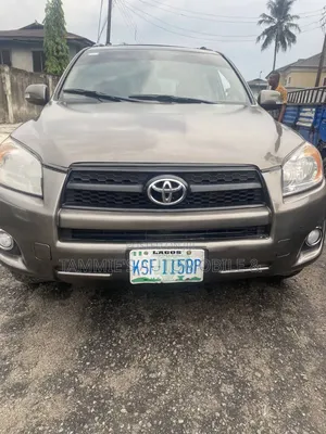 Toyota RAV4 2.5 Limited 2010 Gold