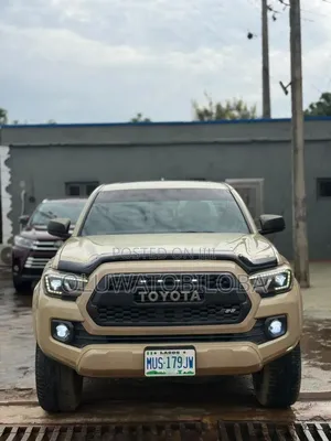Toyota Tacoma 4dr Double Cab 2016 Gold