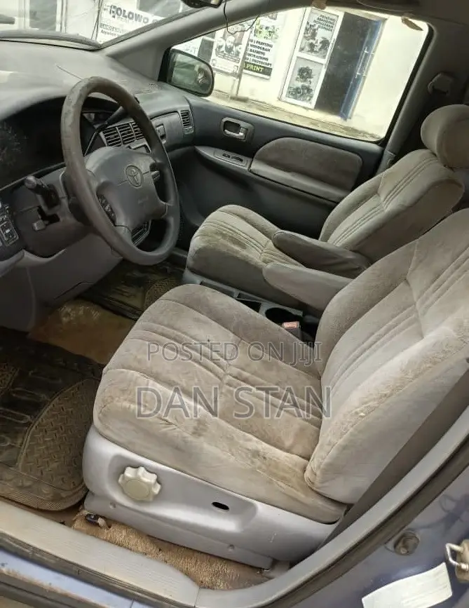 Toyota Sienna 2000 Blue