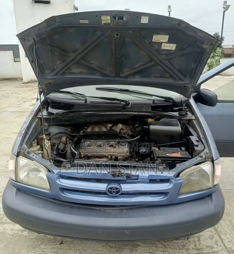 Toyota Sienna 2000 Blue