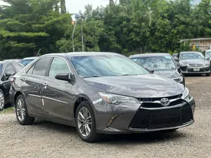 Toyota Camry SE 4dr Sedan (2.5L 4cyl 6A) 2017 Gray