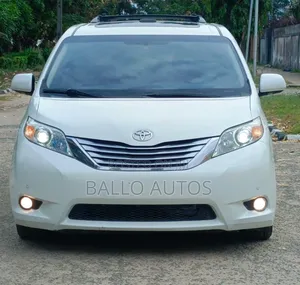 Toyota Sienna LE 7 Passenger 2012 White