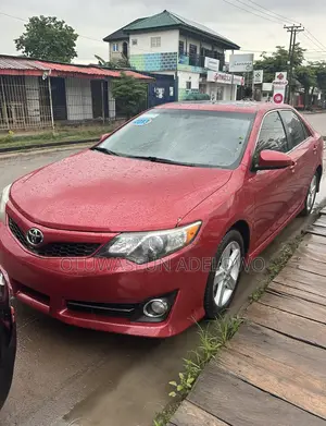 Toyota Camry SE 4dr Sedan (2.5L 4cyl 6A) 2012 Red